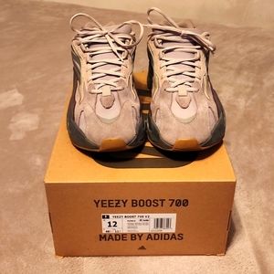 Yeezy Boost 700 V2 Tephra sz 12